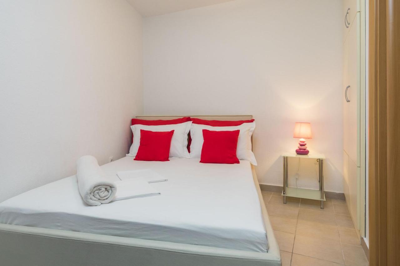 Apartment By The Sea Seget Vranjica, Trogir - 978 *