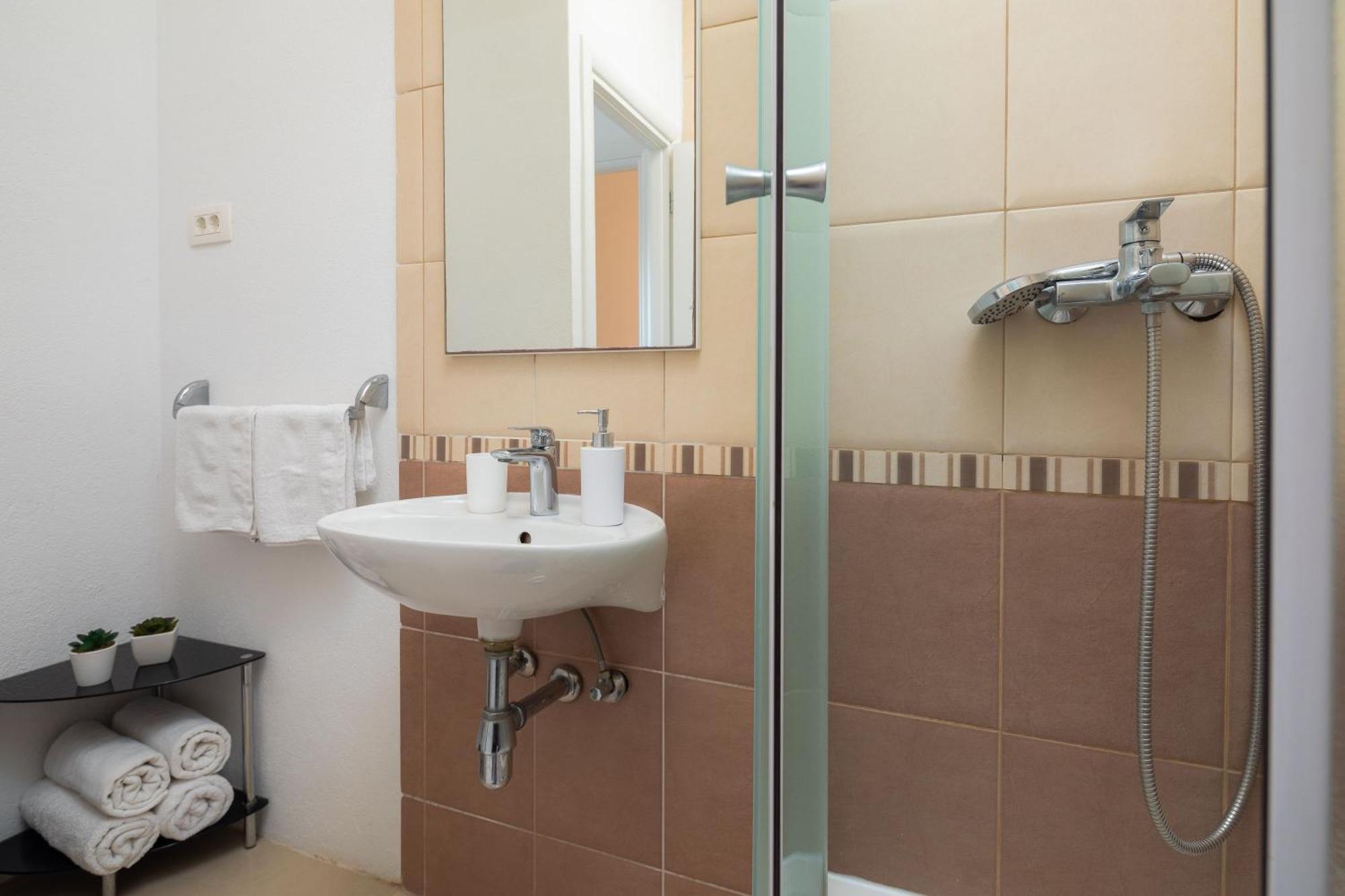 Apartment By The Sea Seget Vranjica, Trogir - 978 *
